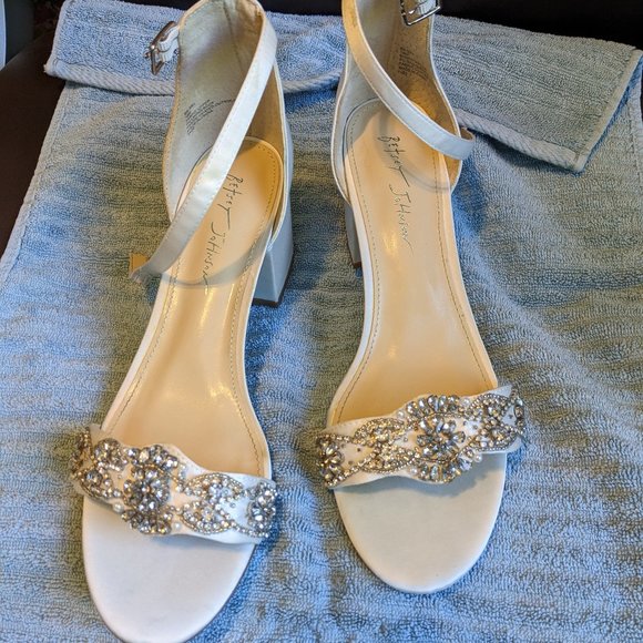 SOMETHING BLUE | Betsey Johnson Evening Sandal | 10 | Ivory | WORN ONCE  | MEL - Picture 1 of 6